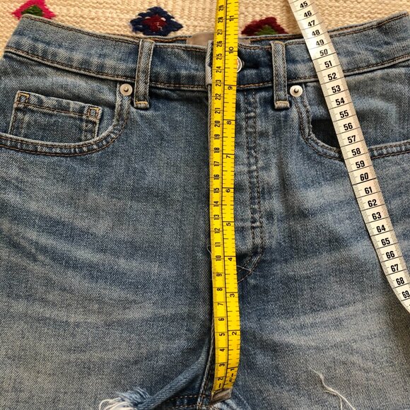 Everlane cheeky shorts. Size 25. - Picture 6 of 7